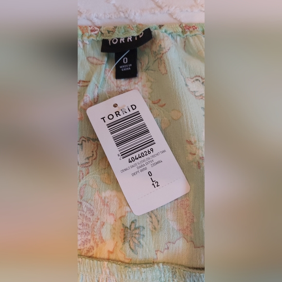 NWY Torrid Crinkle Gauze Sleeveless Crochet Tank - Picture 5 of 8